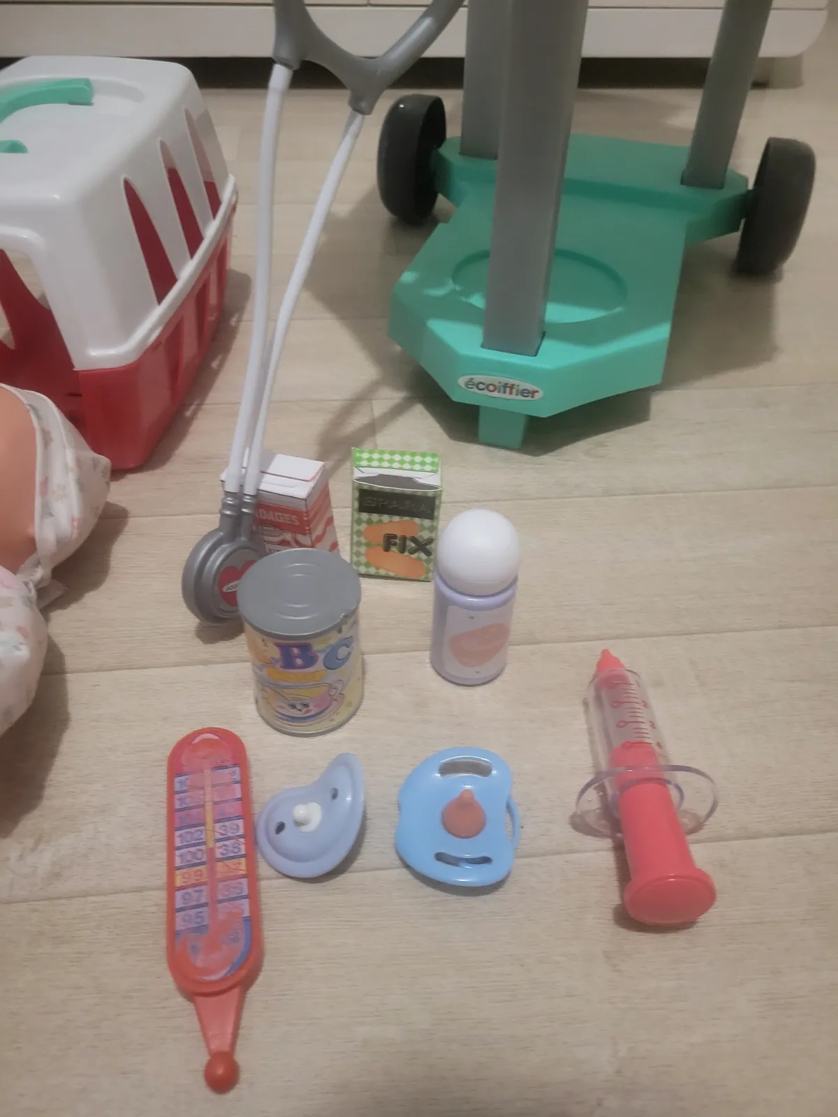 Chariot de vétérinaire avec petits chiens 1 poupée avec accessoires de docteur – Smoby – taille 24 mois 5