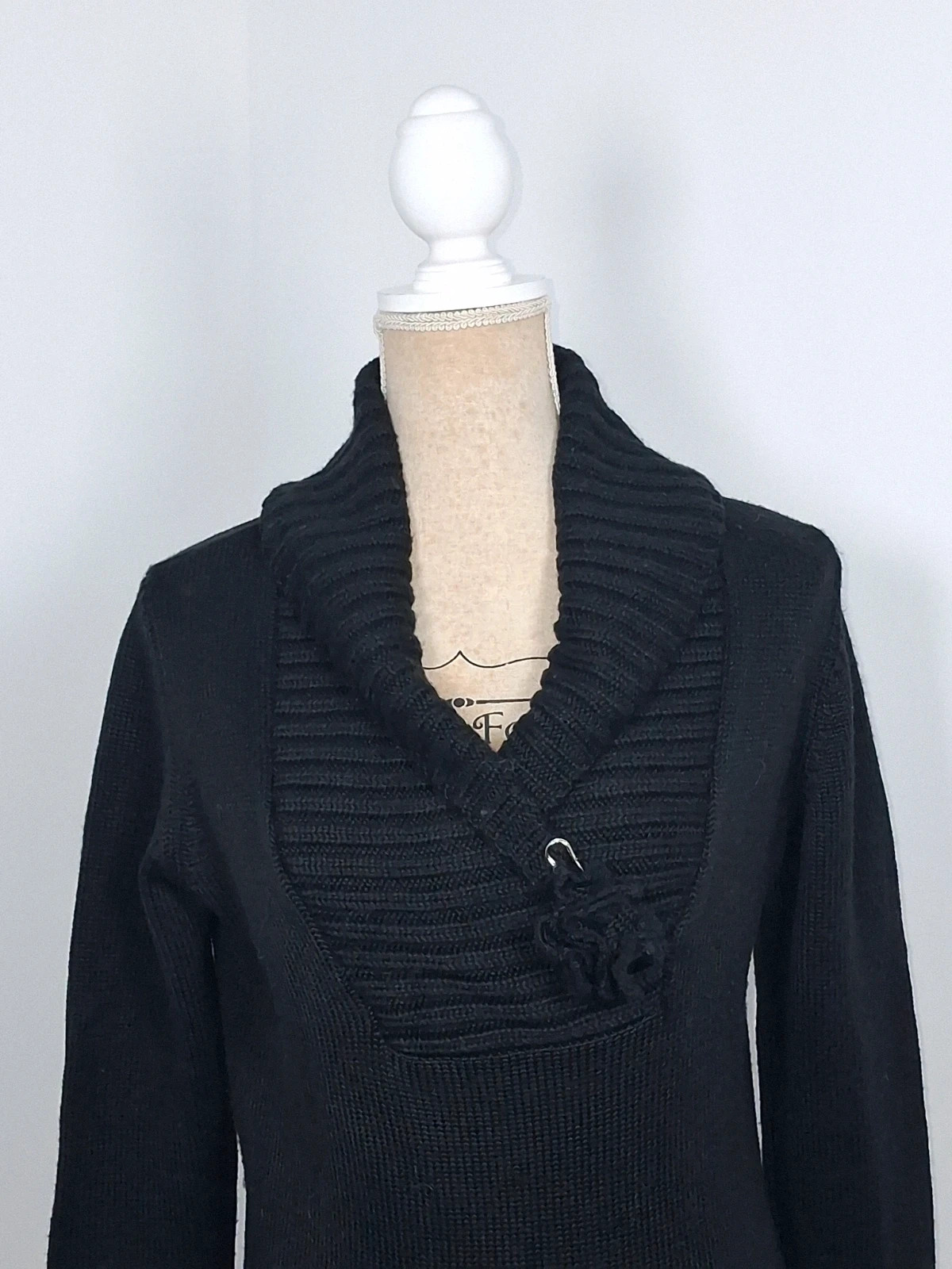 Pull Noir Asymétrique Balina Collection Col Montant Côtelé Fleur Crochet Taille 2 – balina collection – taille S / 36 / 8 2