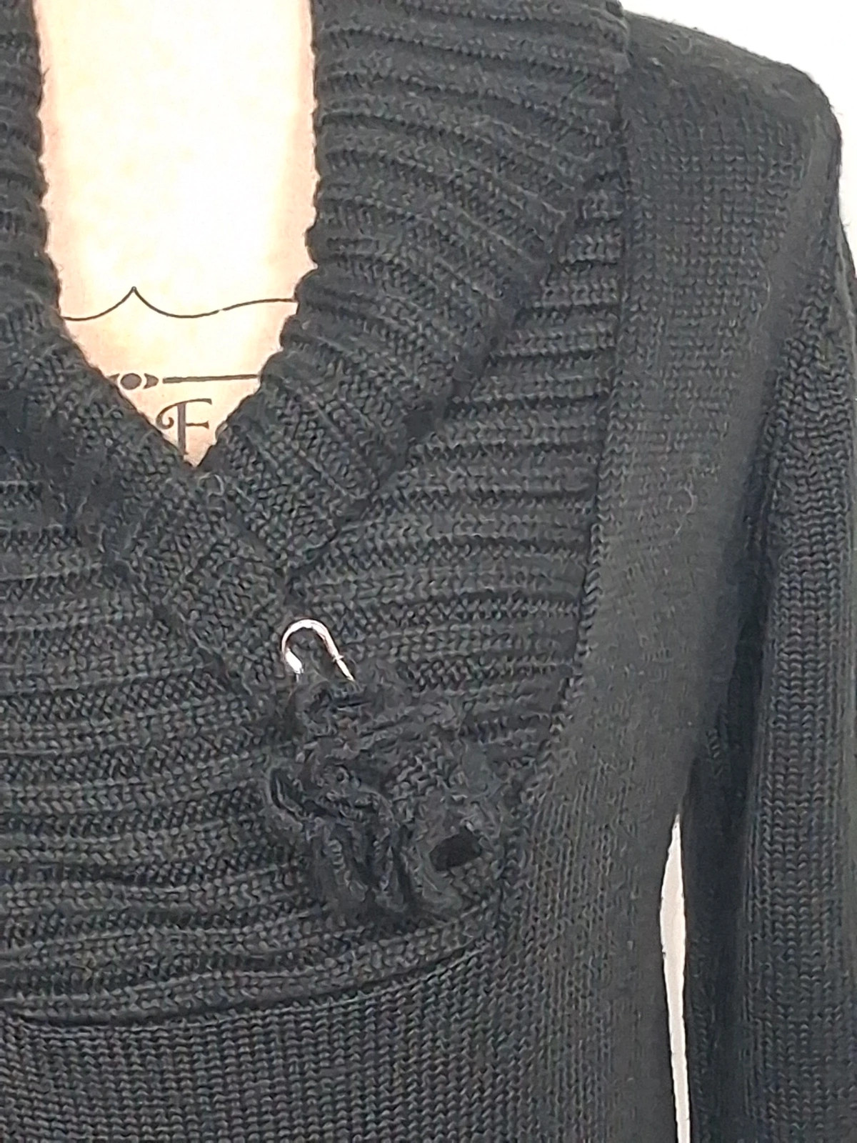 Pull Noir Asymétrique Balina Collection Col Montant Côtelé Fleur Crochet Taille 2 – balina collection – taille S / 36 / 8 5