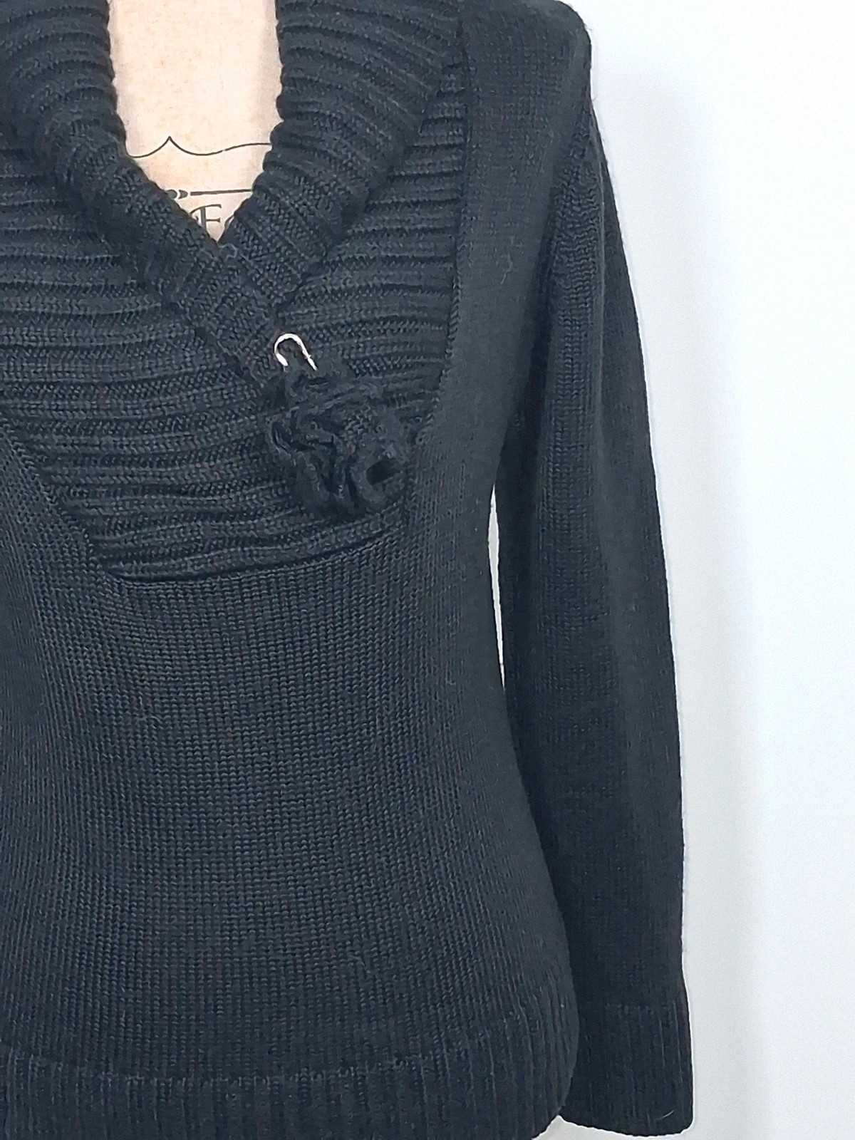Pull Noir Asymétrique Balina Collection Col Montant Côtelé Fleur Crochet Taille 2 – balina collection – taille S / 36 / 8 4