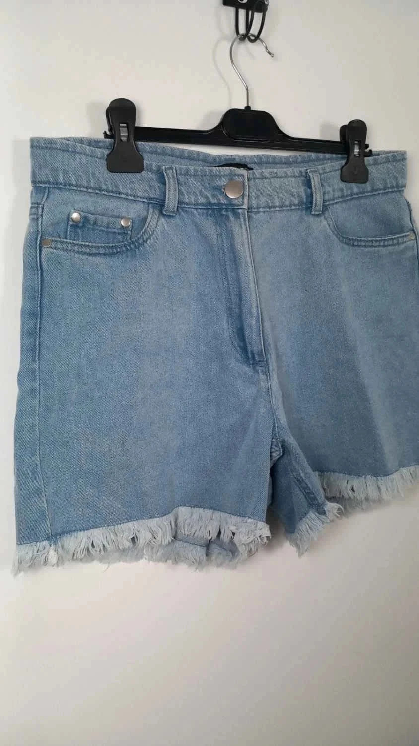 Short en Jean Effiloché - Weekend Vibes - Taille M - État Impeccable – weekend vibes – taille M / 38 / 10 2