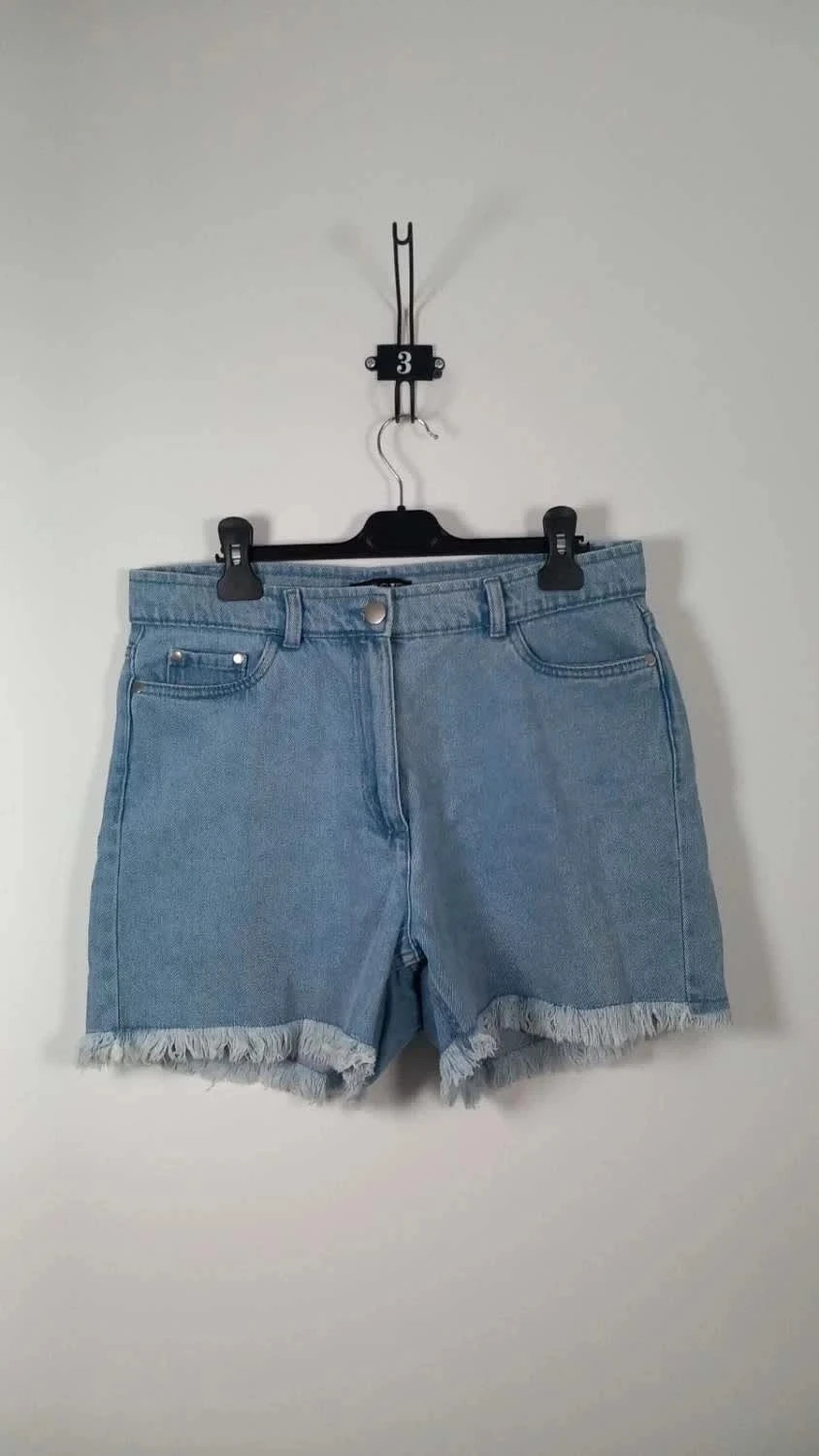 Short en Jean Effiloché - Weekend Vibes - Taille M - État Impeccable – weekend vibes – taille M / 38 / 10