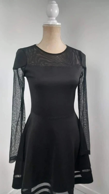Tanaïs Petite Robe Noire T36/38 Patineuse Tulle Transparence Dos Goutte
