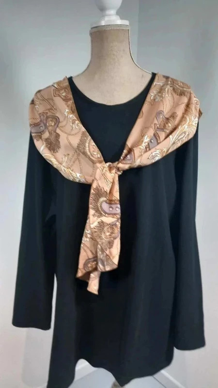 Actuelle Pull Tunique T54 Noir Ample Foulard Intégré Baroque Chaînes Vintage Chic – Actuelle – taille 6XL / 52 / 24 2
