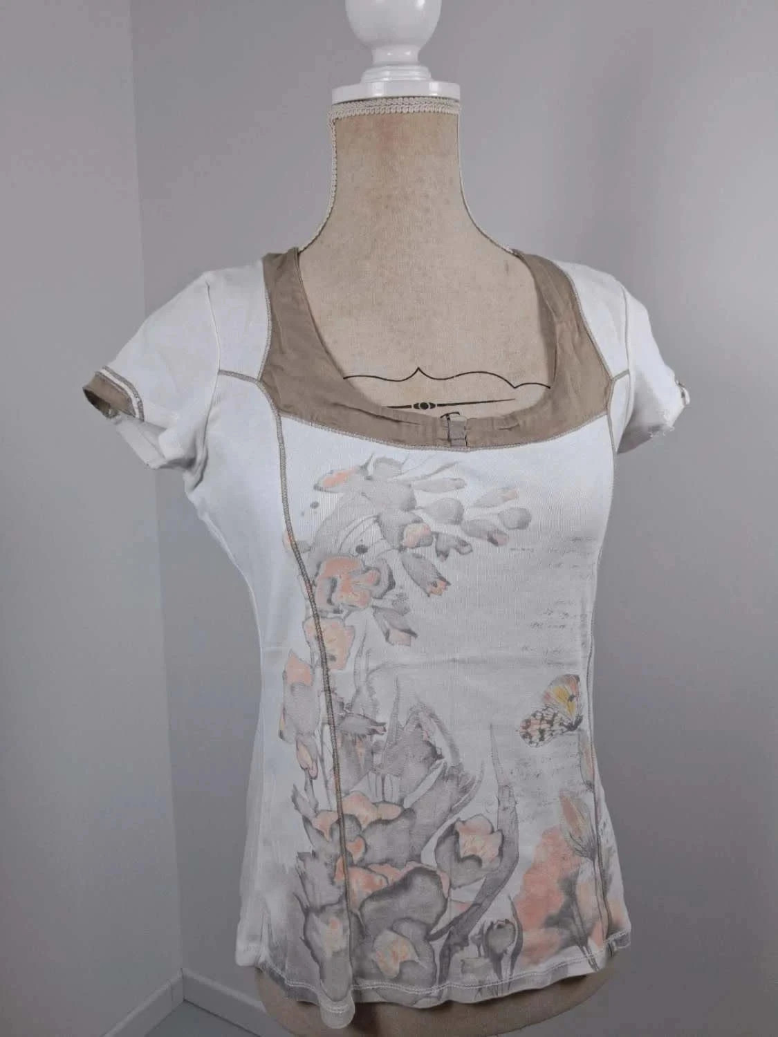 Haut Blanc et Beige Imprimé Fleurs et Papillon Style Rétro Romantique Y2K Taille 1 36 – Ellamode – taille S / 36 / 8 2
