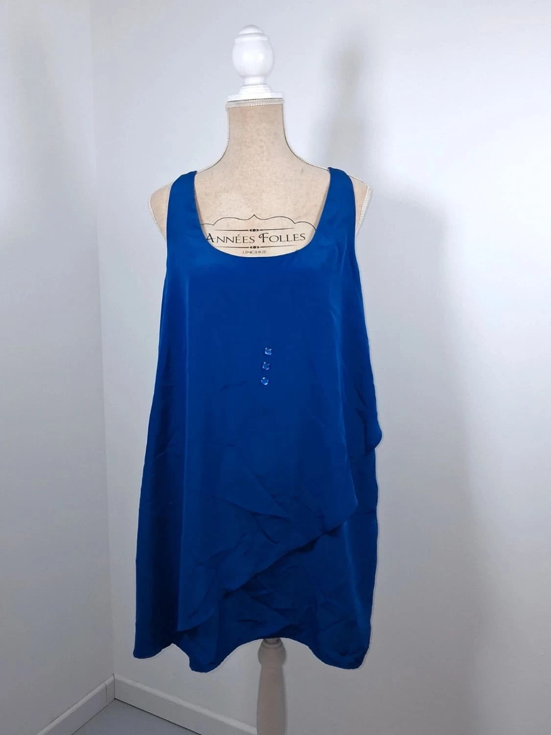 Superbe robe fluide d'un bleu roi intense et lumineux de la gamme MNG Collection (Mango)