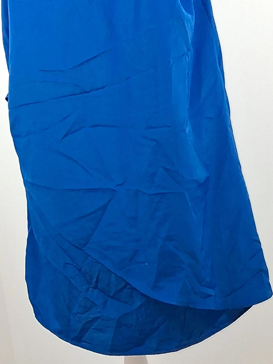 Superbe robe fluide d'un bleu roi intense et lumineux de la gamme MNG Collection (Mango) – Mango – taille XL / 42 / 14 5