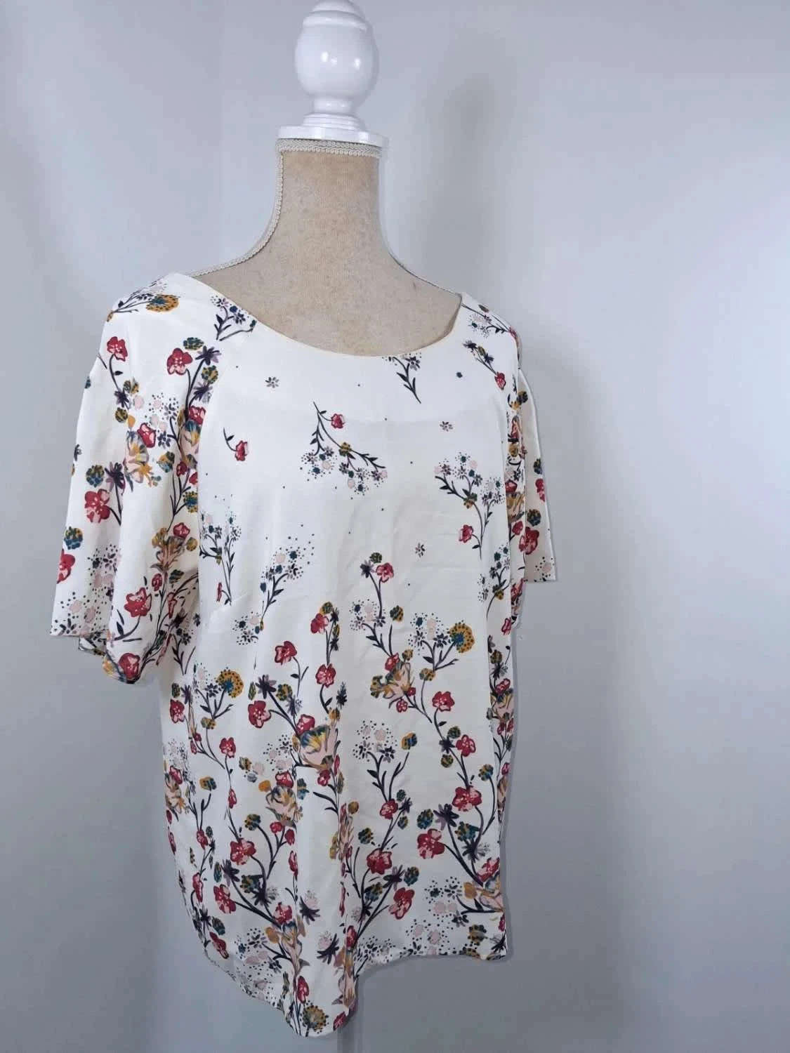 Blouse Fluide Fleurie Crème – Dos Nu à Nouer Élégant – Taille 44 (XL) – Tendance – taille XXL / 44 / 16 2