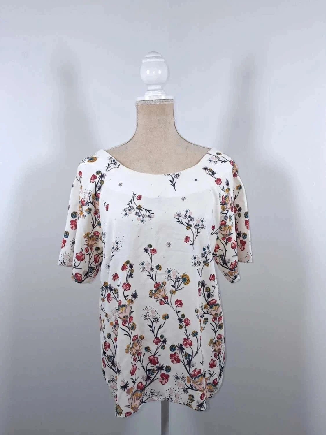 Blouse Fluide Fleurie Crème – Dos Nu à Nouer Élégant – Taille 44 (XL)