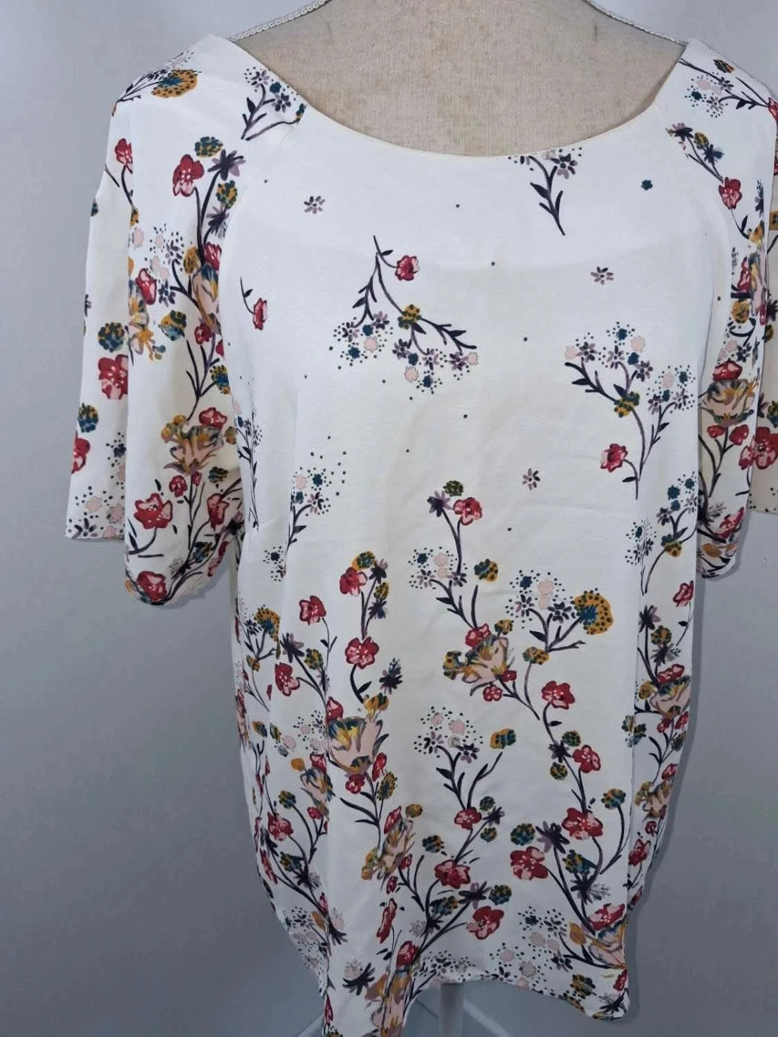 Blouse Fluide Fleurie Crème – Dos Nu à Nouer Élégant – Taille 44 (XL) – Tendance – taille XXL / 44 / 16 3