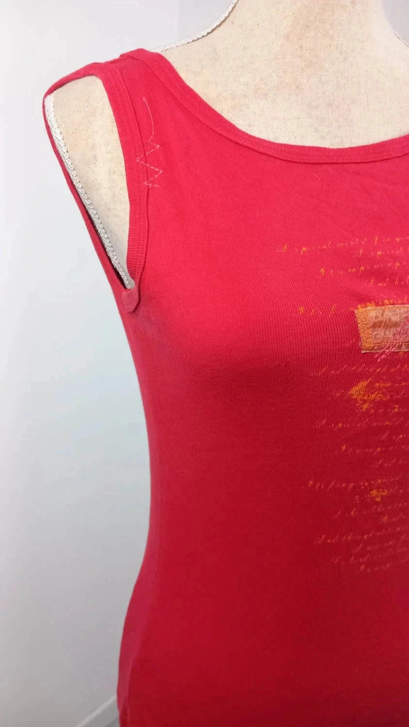 Top Débardeur Rouge Coquelicot – Détails Patchs & Écritures – T2 – Très Bon État – Cache Cache – taille M / 38 / 10 2