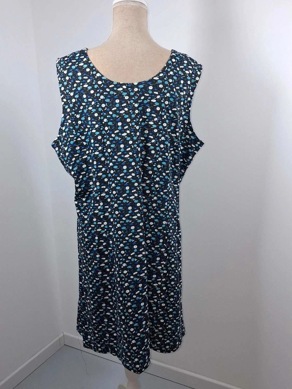Robe jersey légère fleurie Blancheporte 54 – État Neuf – Blancheporte – taille 7XL / 54 / 26 4