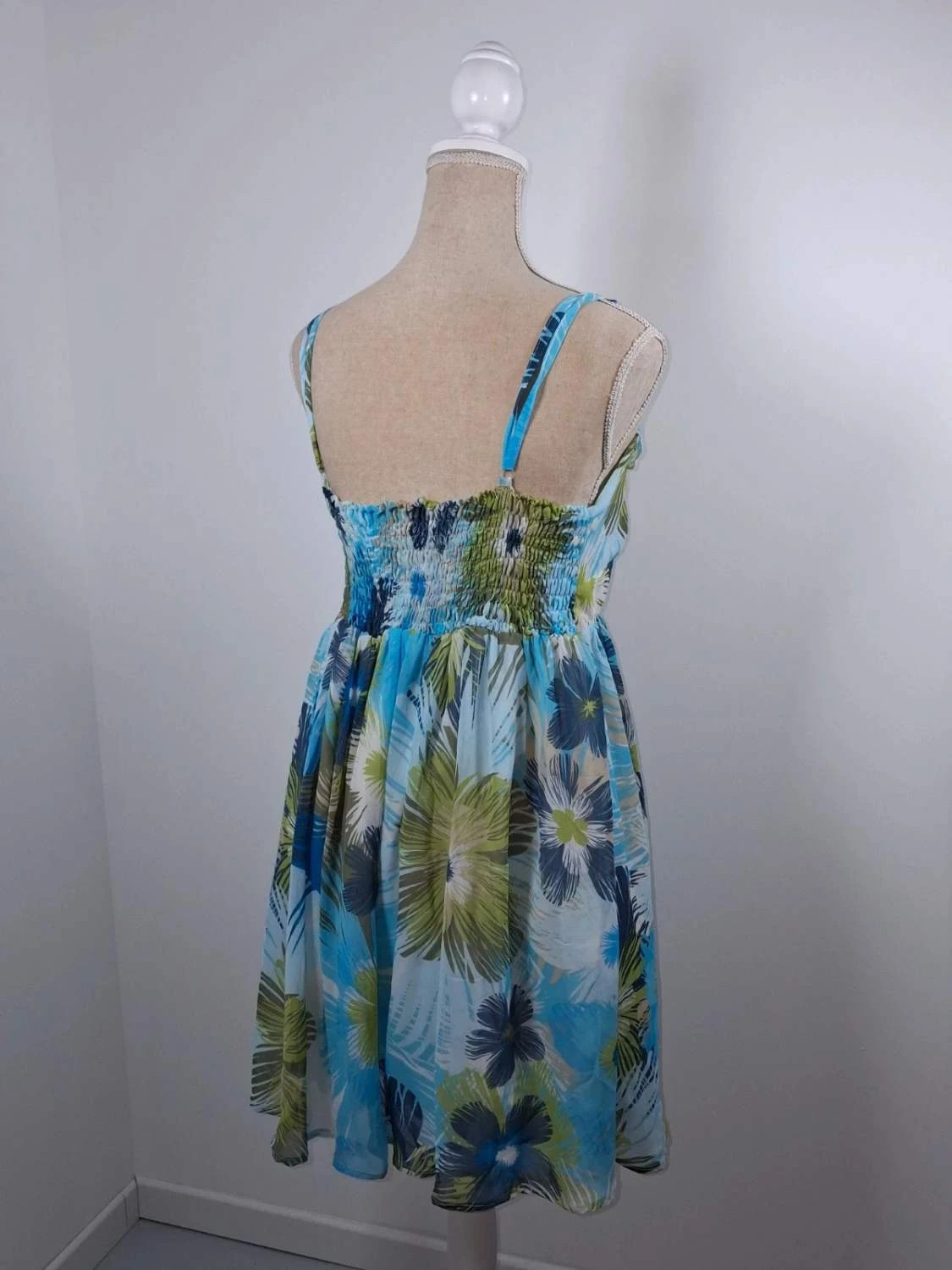 Robe d'été fleurie bleue et verte à volants – Taille 46 – Neuve sans étiquette – Tendance – taille XXXL / 46 / 18 5