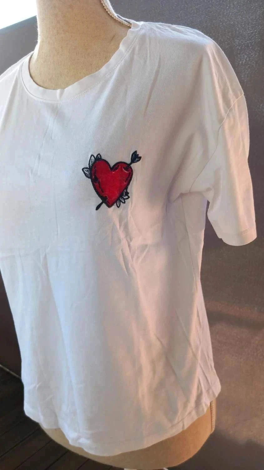 T shirt Blanc Pimkie Écusson Cœur Brodé neuf taille xs – Pimkie – taille XS / 34 / 6 4