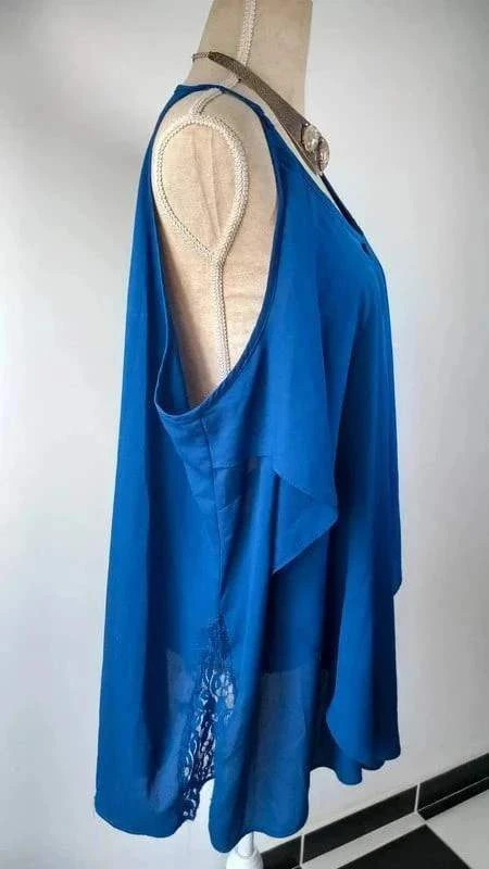 Élégance, fluidité & dentelle – Taille généreuse & look royal – New Look – taille 7XL / 54 / 26 5