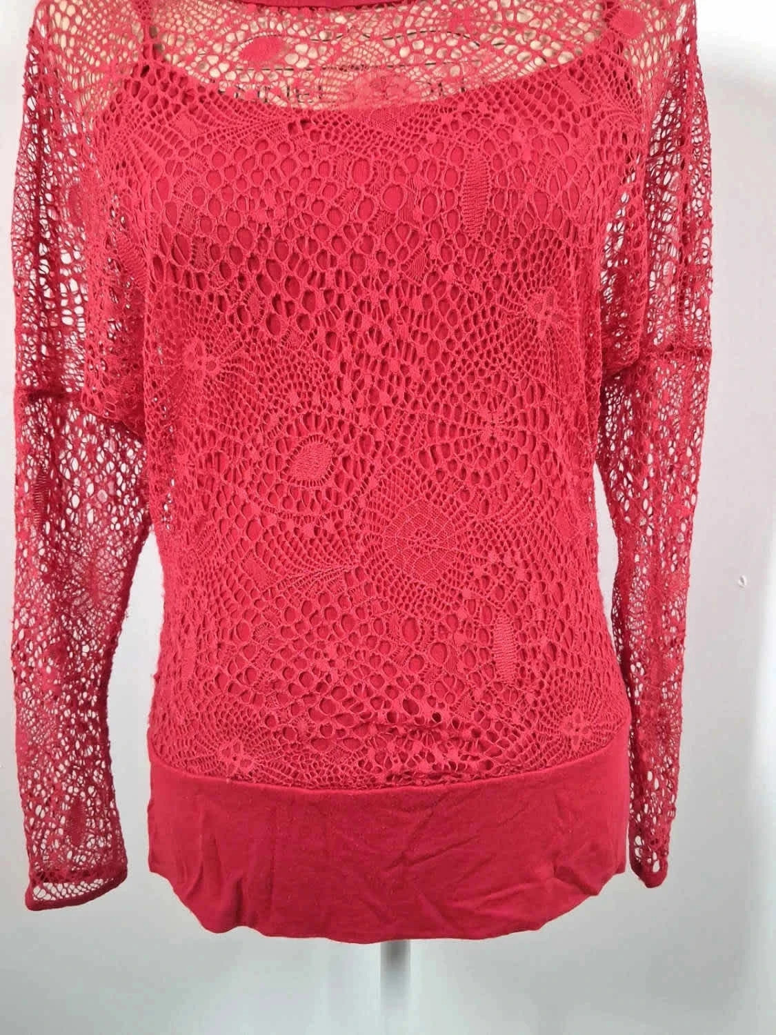 Haut rouge en dentelle / résille Mim – Manches longues taille 38/40 – Mim – taille M / 38 / 10 4