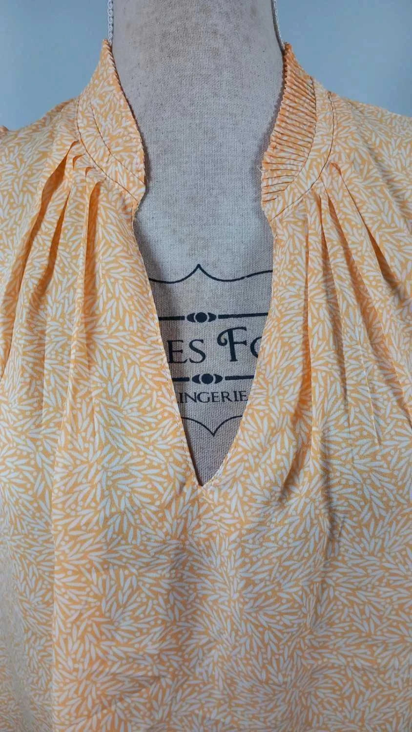 Blouse Sans Manches KIABI Neuf M – Top Fluide Jaune Orangé Motif Feuillage – Col V Plissé Chic – Kiabi – taille M / 38 / 10 2