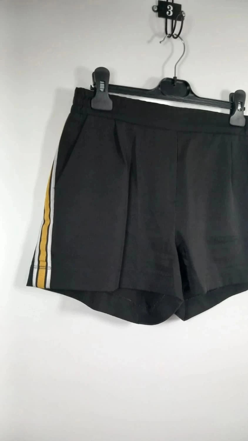 Short Noir Sporty-Chic Jennyfer - Taille S - État Impeccable – Jennyfer – taille S / 36 / 8 2