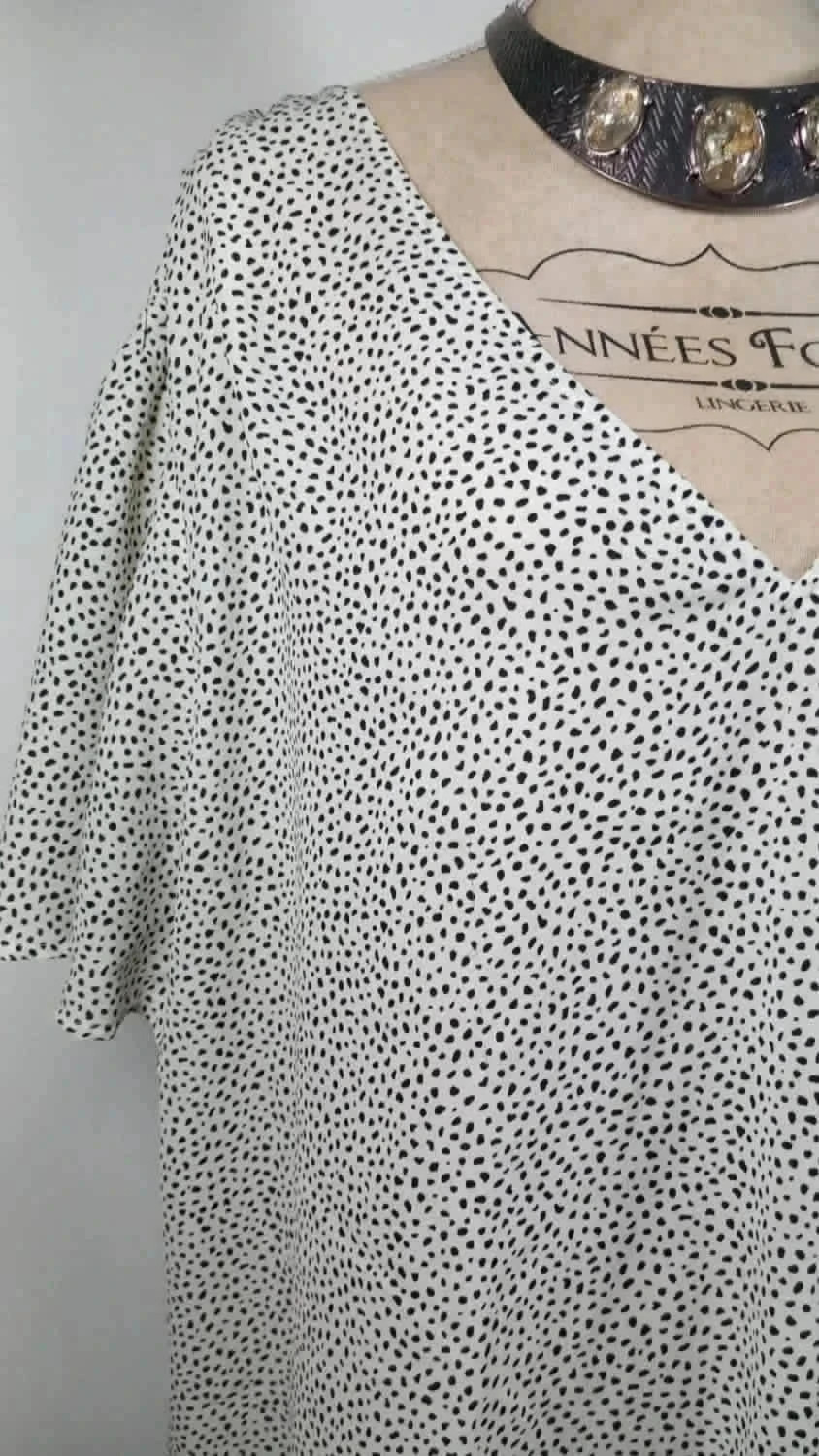 Belle blouse mouchete noire et blanche marque Kiabi taille XXL 50/52 voir plus – Kiabi – taille 6XL / 52 / 24 2