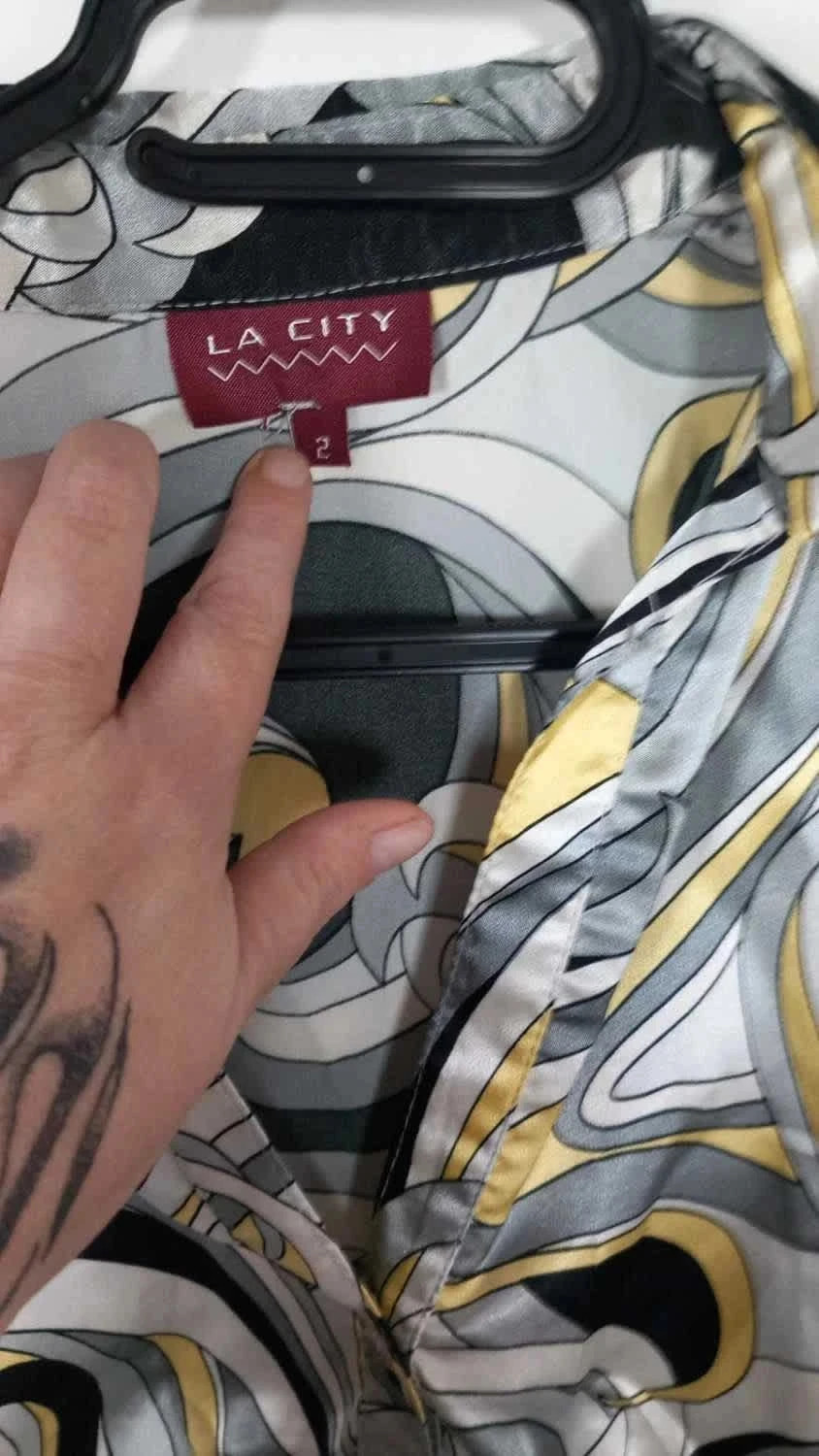 Haut Satiné la city Taille 2 – Top Vintage Imprimé Arabesques Jaune & Gris – La City – taille M / 38 / 10 5