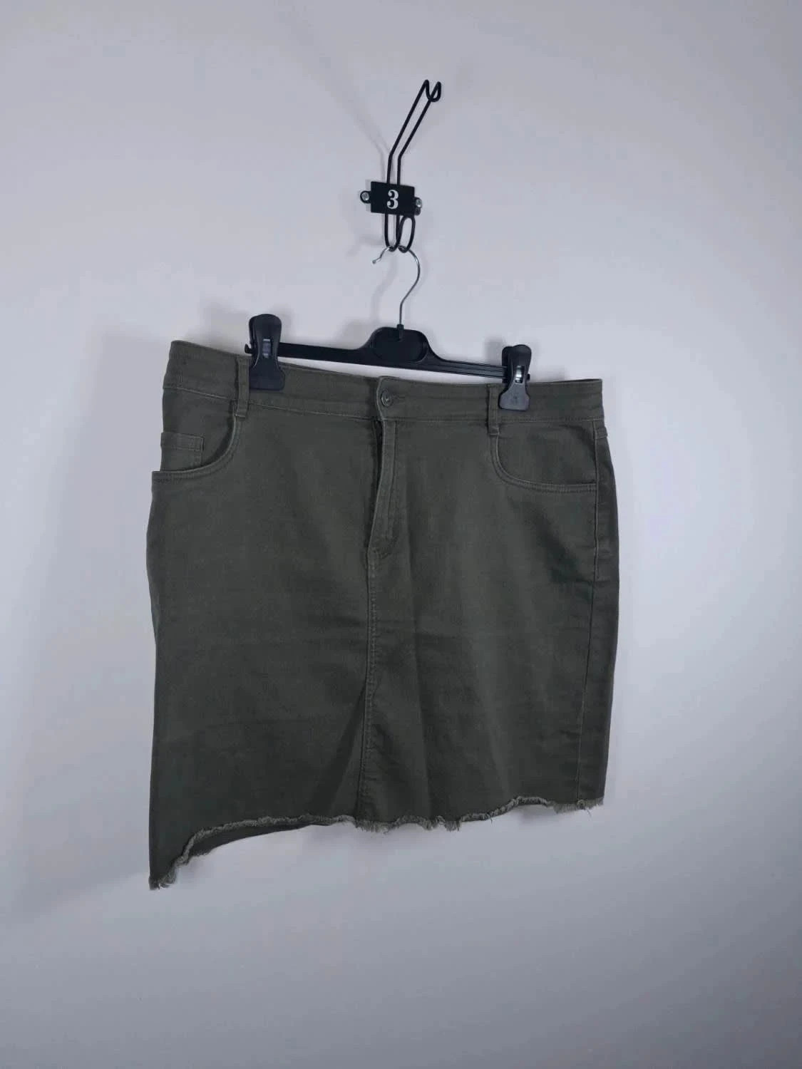 Jupe en jean kaki Kiabi – Taille 44 – Effet frangé – Kiabi – taille XXL / 44 / 16 2