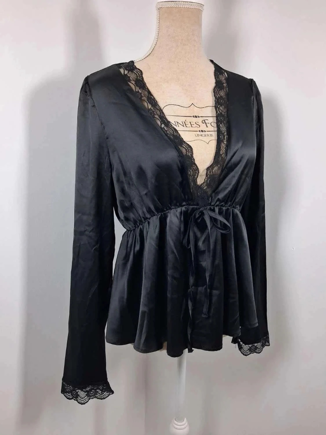 Blouse satinée noire avec dentelle Shein – Taille L – Shein – taille L / 40 / 12 2