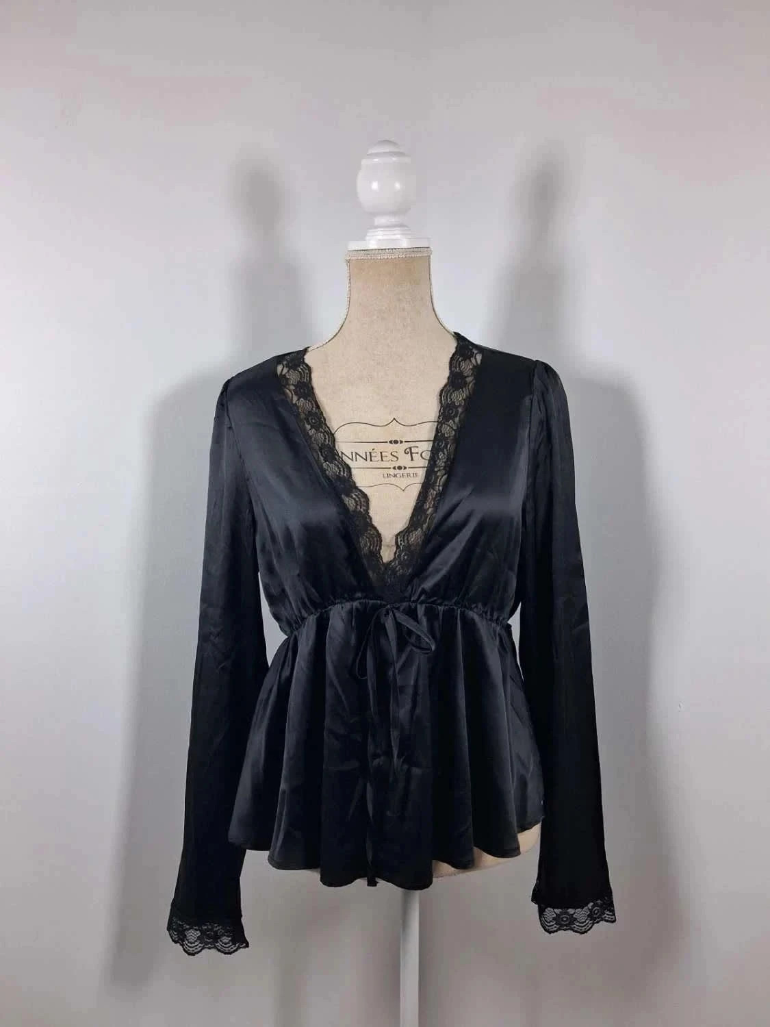 Blouse satinée noire avec dentelle Shein – Taille L – Shein – taille L / 40 / 12