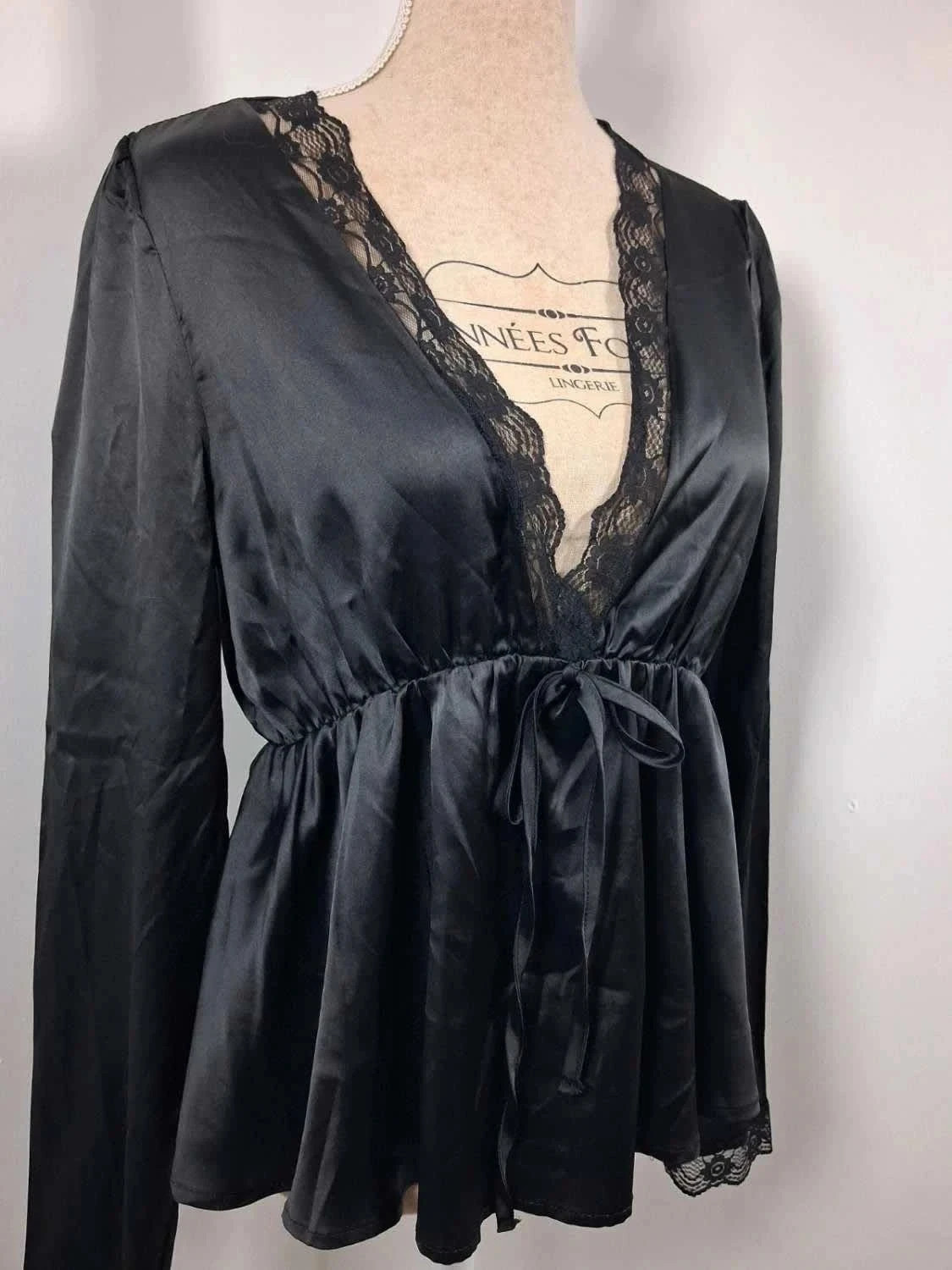 Blouse satinée noire avec dentelle Shein – Taille L – Shein – taille L / 40 / 12 5