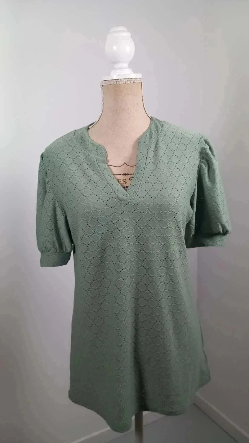 Haut Vert Sauge en Broderie Anglaise - Taille M (38) - Neuf sans Étiquette - Style Bohème Chic