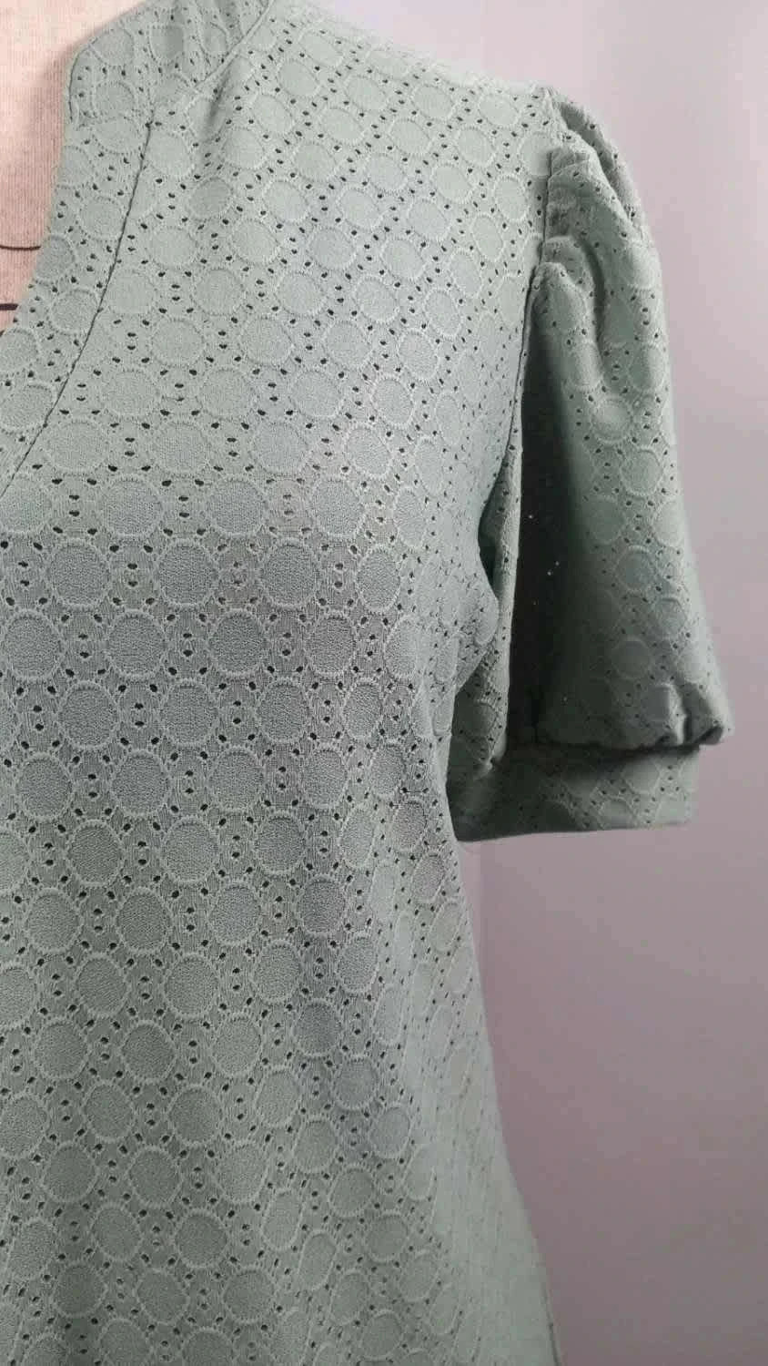 Haut Vert Sauge en Broderie Anglaise - Taille M (38) - Neuf sans Étiquette - Style Bohème Chic – Tendance – taille M / 38 / 10 4