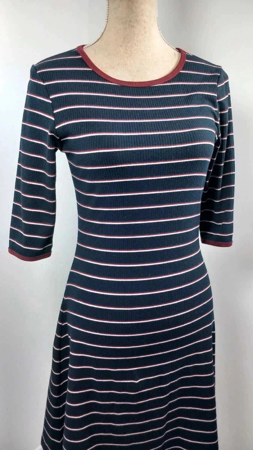 Robe Marinière KIABI Bleue et Rouge – Taille S – Kiabi – taille S / 36 / 8 2