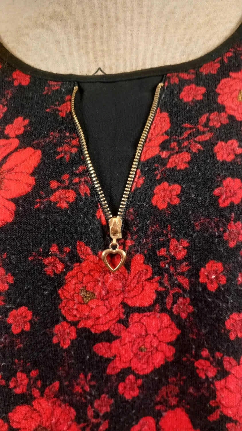 Pull Léger Floral Noir & Rouge – Détail Zip Cœur – Taille 3 (L) – taille L / 40 / 12 4