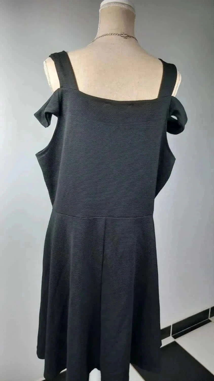 Chic & Sexy – Robe Noire Pink Clove Taille 22 UK – Neuve – Pink Clove – taille 6XL / 52 / 24 5