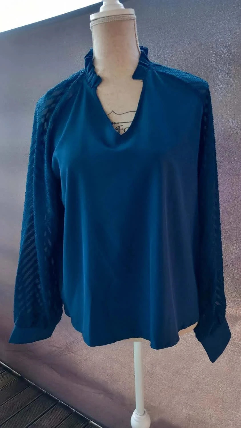Élégante Blouse Bleu marine Shein – Détails Dentelle taille 44 neuve – Shein – taille XXL / 44 / 16 3