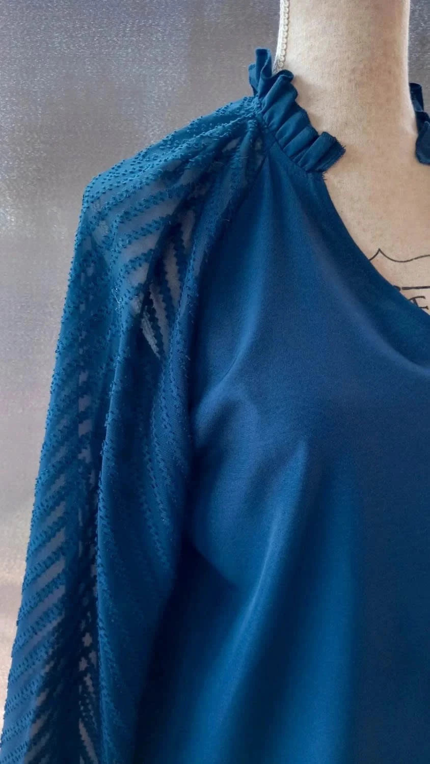 Élégante Blouse Bleu marine Shein – Détails Dentelle taille 44 neuve – Shein – taille XXL / 44 / 16 5