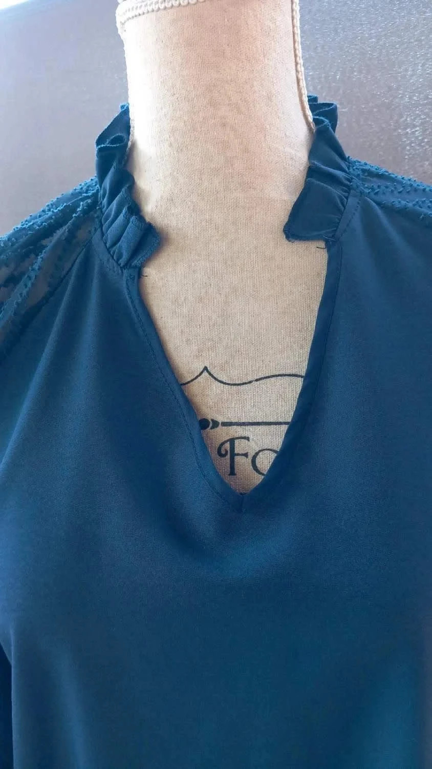 Élégante Blouse Bleu marine Shein – Détails Dentelle taille 44 neuve – Shein – taille XXL / 44 / 16 4