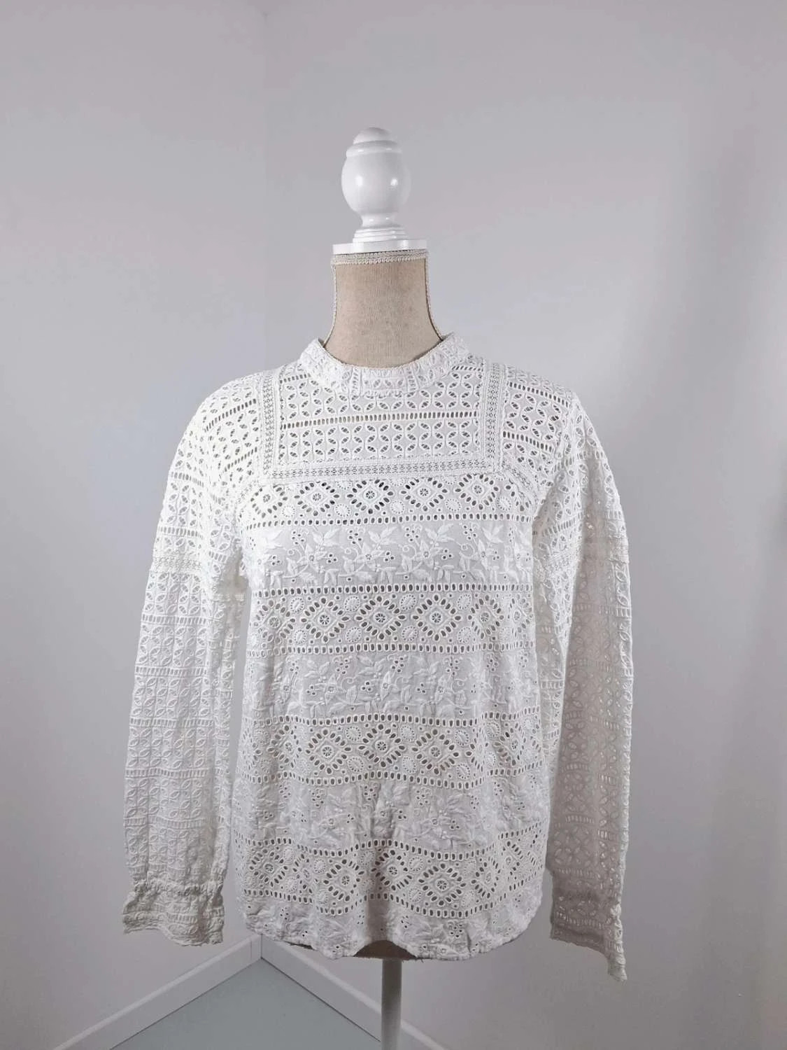 Blouse Cyrillus en Broderie Anglaise Blanche avec bordures beige- Taille 40