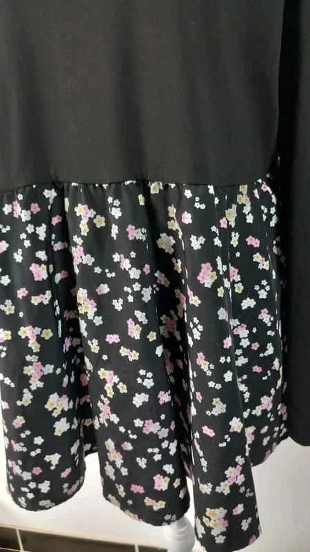 Tunique noir bas fleuri épaule dénudée marque Shein taille 4XL 54 – Shein – taille 7XL / 54 / 26 2