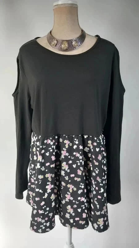 Tunique noir bas fleuri épaule dénudée marque Shein taille 4XL 54 – Shein – taille 7XL / 54 / 26