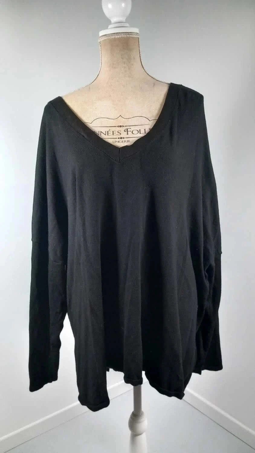 Pull Léger Noir – Détails Croisés au Dos – Neuf – Taille 58/60 – Kiabi – taille 9XL / 58 / 30