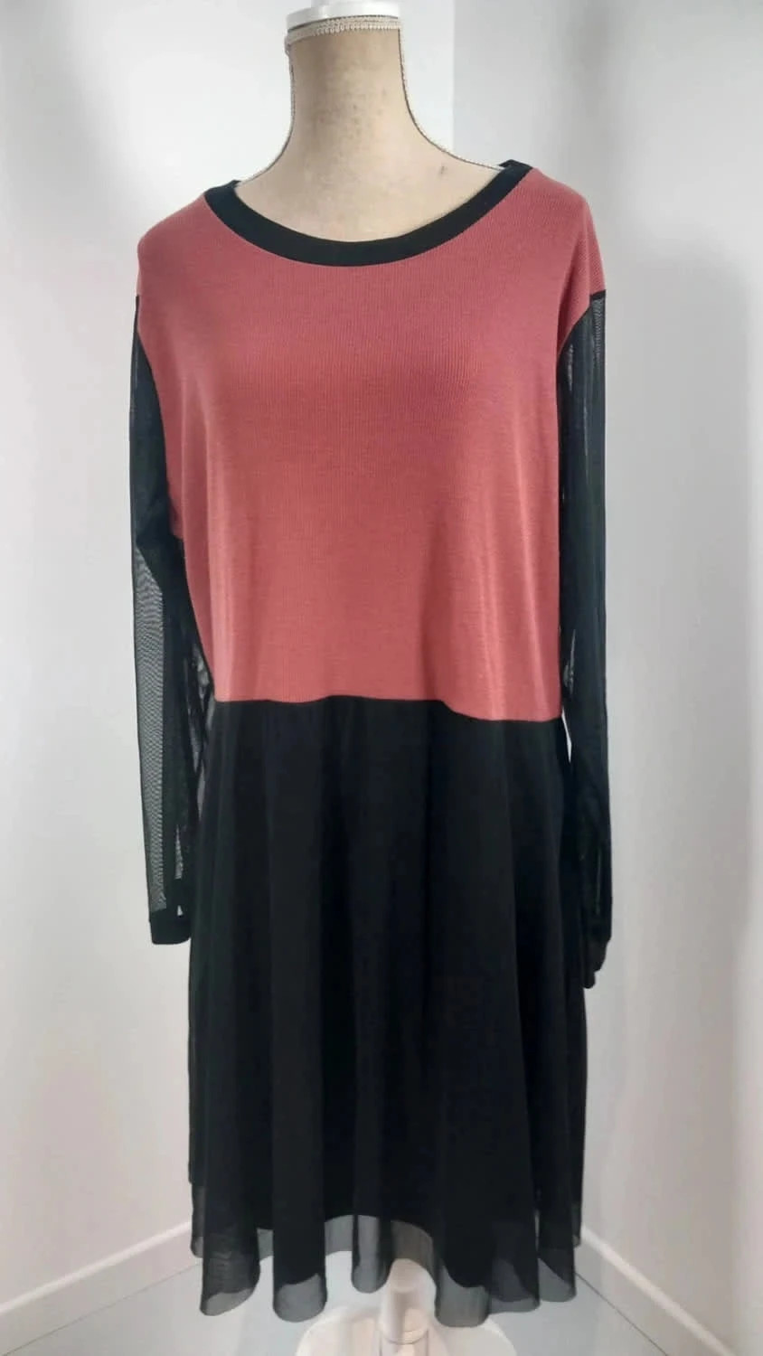 ROBE Pink Clove NEUVE - T. 56 - Bi-matière Brique/Noir Tulle et Côtes - Élégante et Tendance
