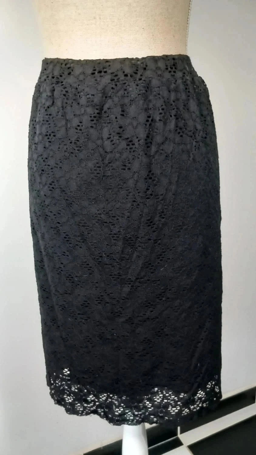 Belle jupe noire macramé de la marque Kiabi taille 54/56 – Kiabi – taille 7XL / 54 / 26