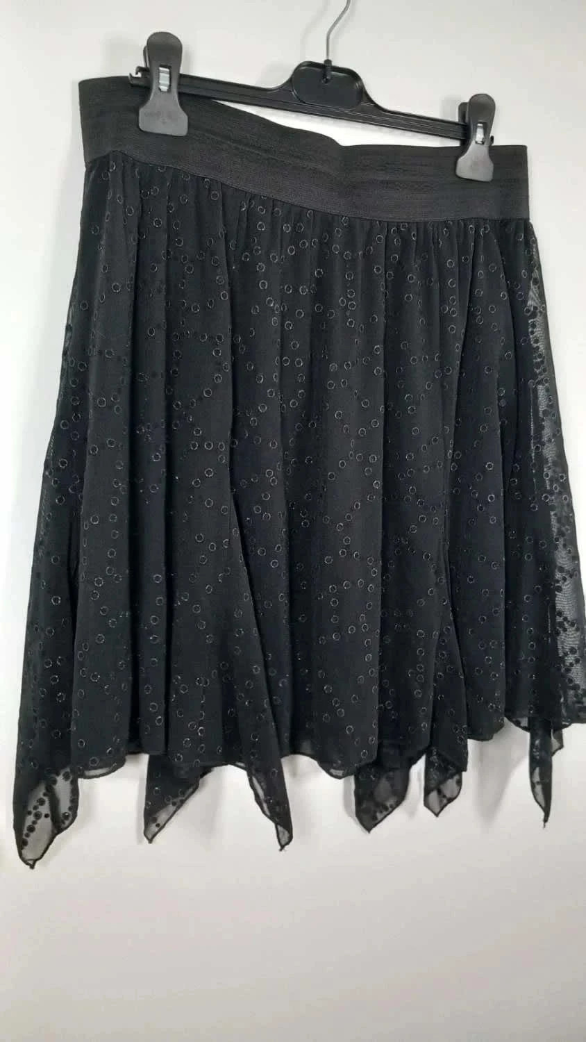 Jupe Noire en Tulle Ligne à suivre - Taille 42 - Coupe Asymétrique à Pointes - Très Bon État – Ligne à Suivre – taille XL / 42 / 14 2