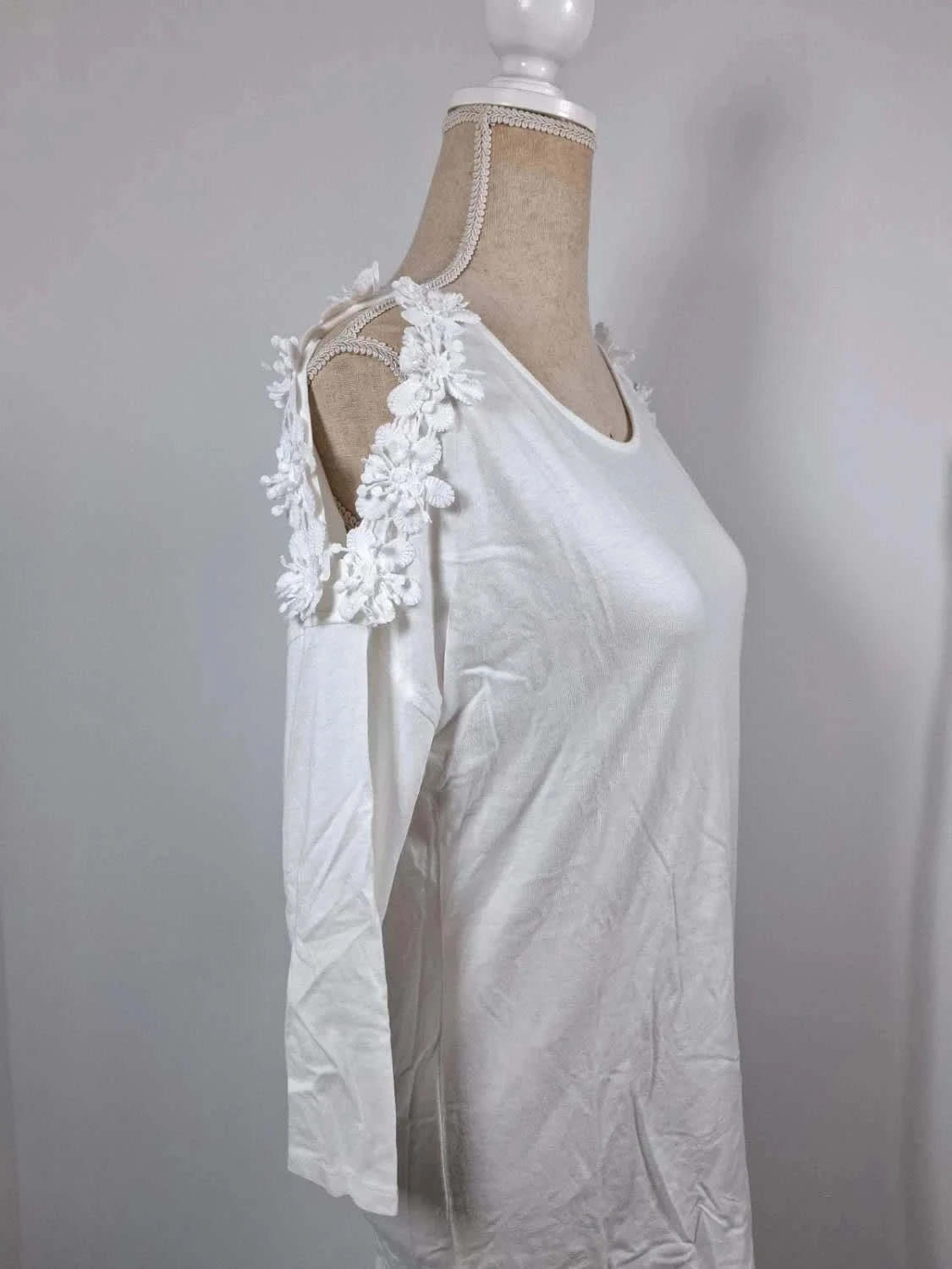 Haut blanc Yessica C&A – Épaules dénudées & Fleurs en relief – Taille XS – Yessica – taille XS / 34 / 6 3