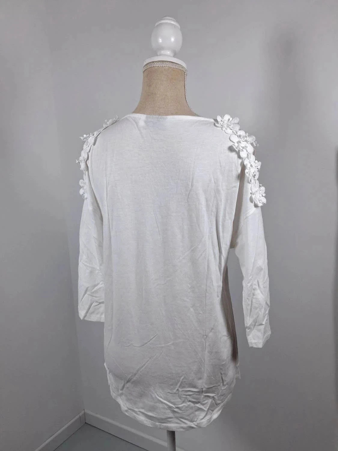 Haut blanc Yessica C&A – Épaules dénudées & Fleurs en relief – Taille XS – Yessica – taille XS / 34 / 6 4