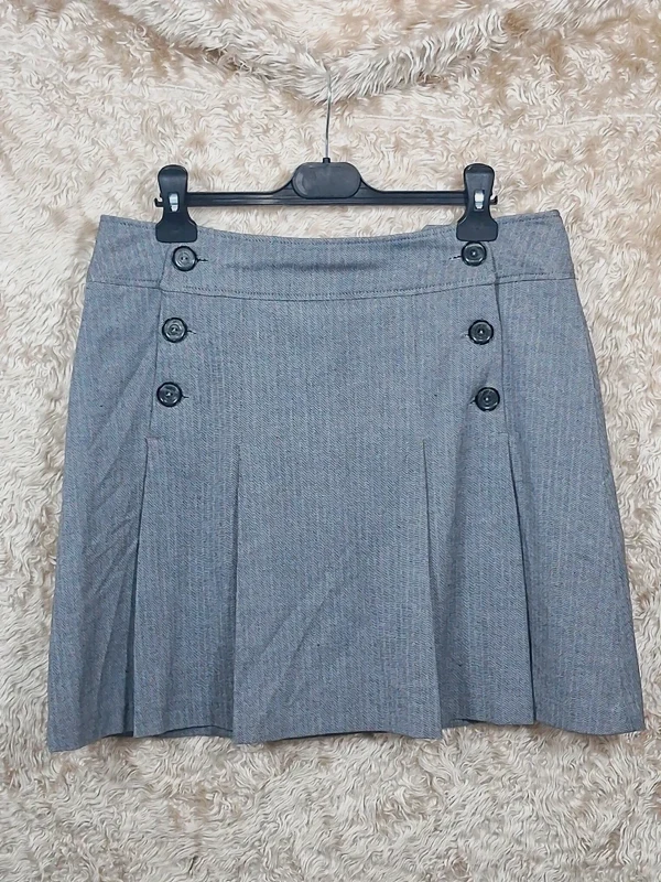 Jupe Yessica grise taille 40 à plis et boutons, motif chevrons