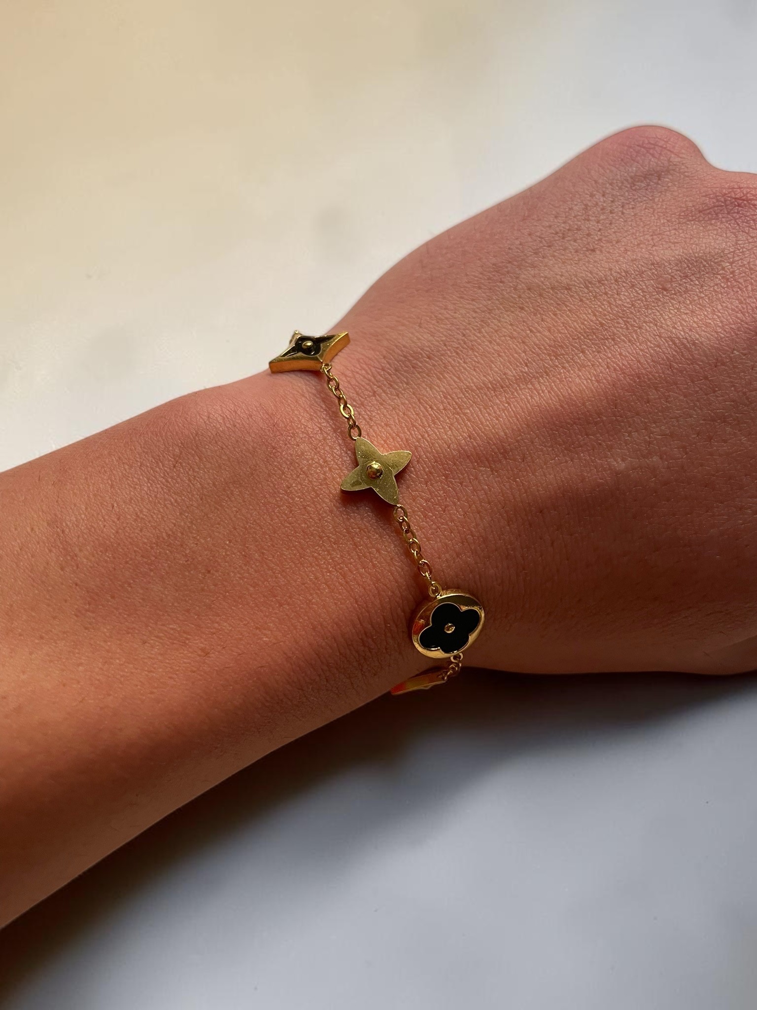 Bracelet chaîne or noir fleurs 3