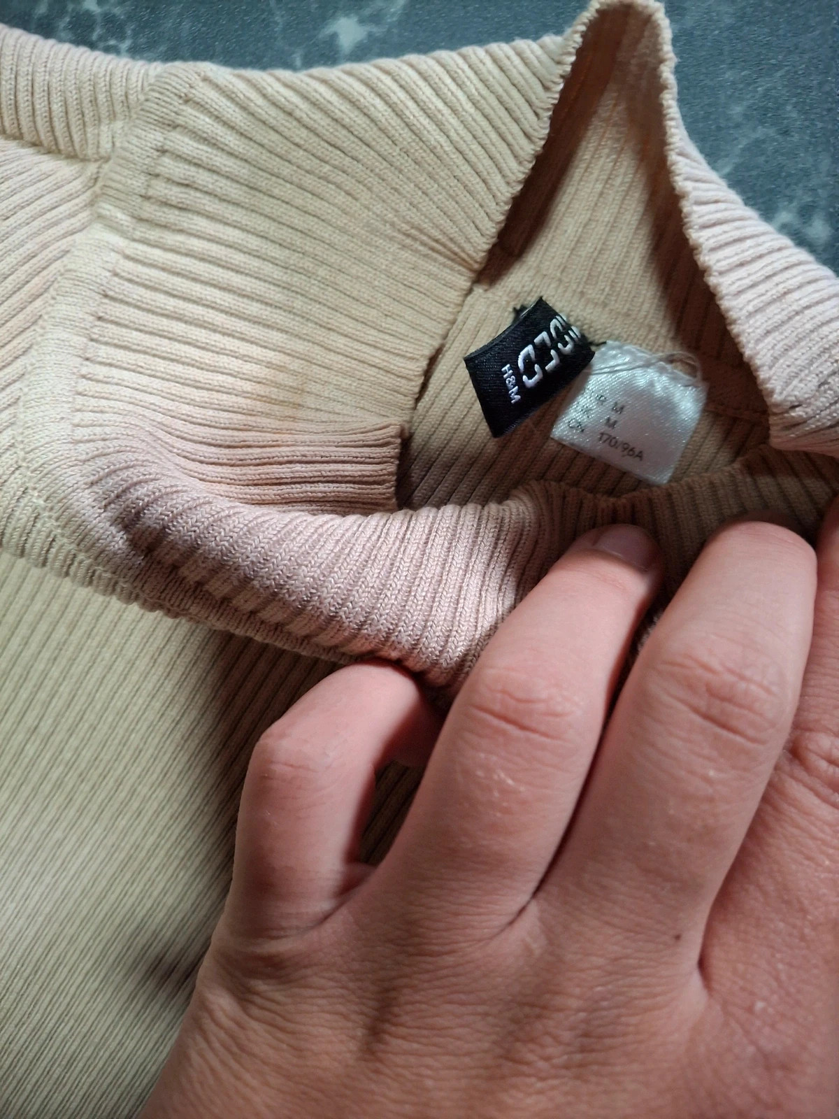 Pull beige H&M Taille M femme – H&M – taille M / 38 / 10 2