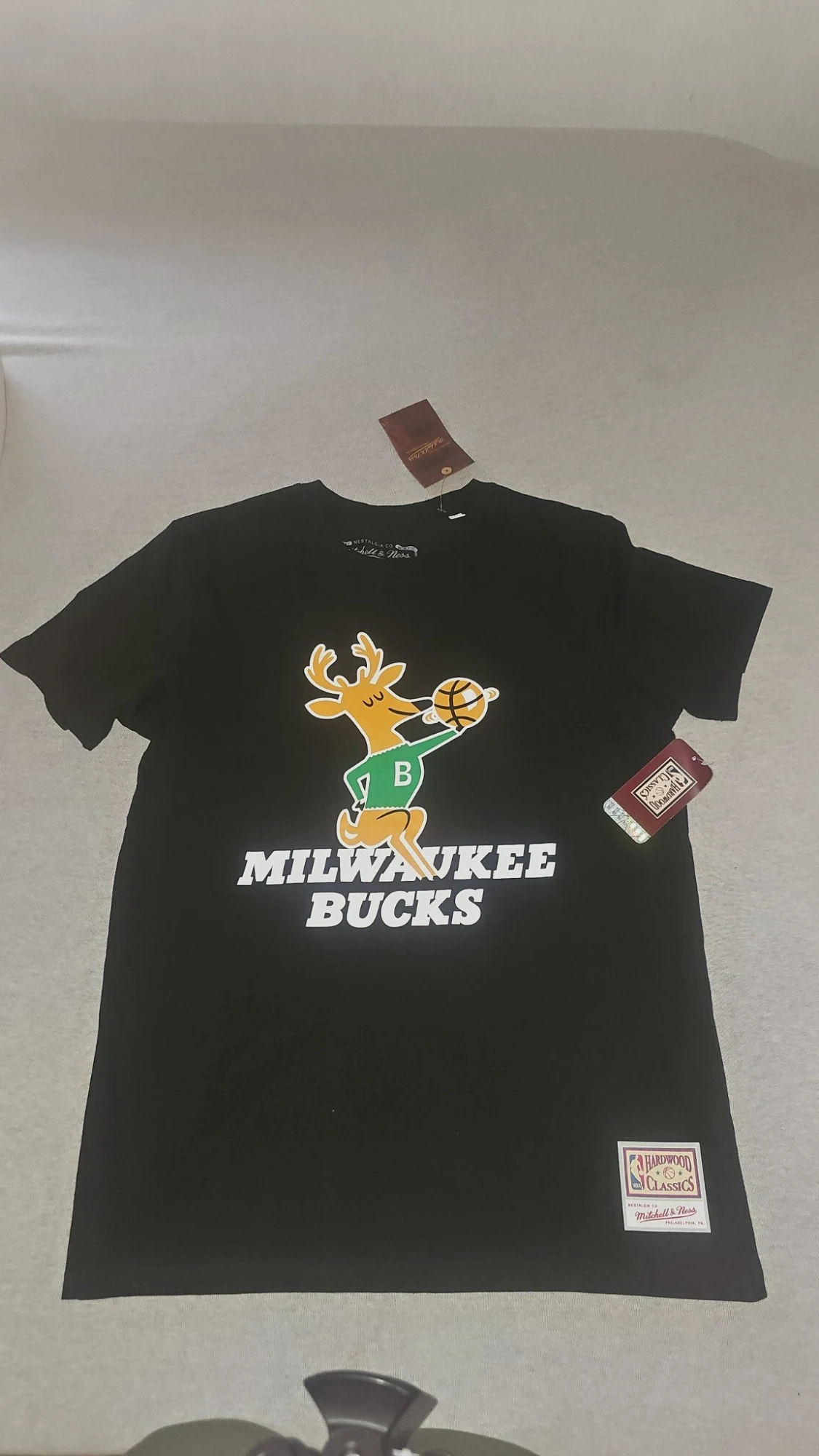 T-shirt Mitchell & Ness NBA Milwaukee Bucks noir