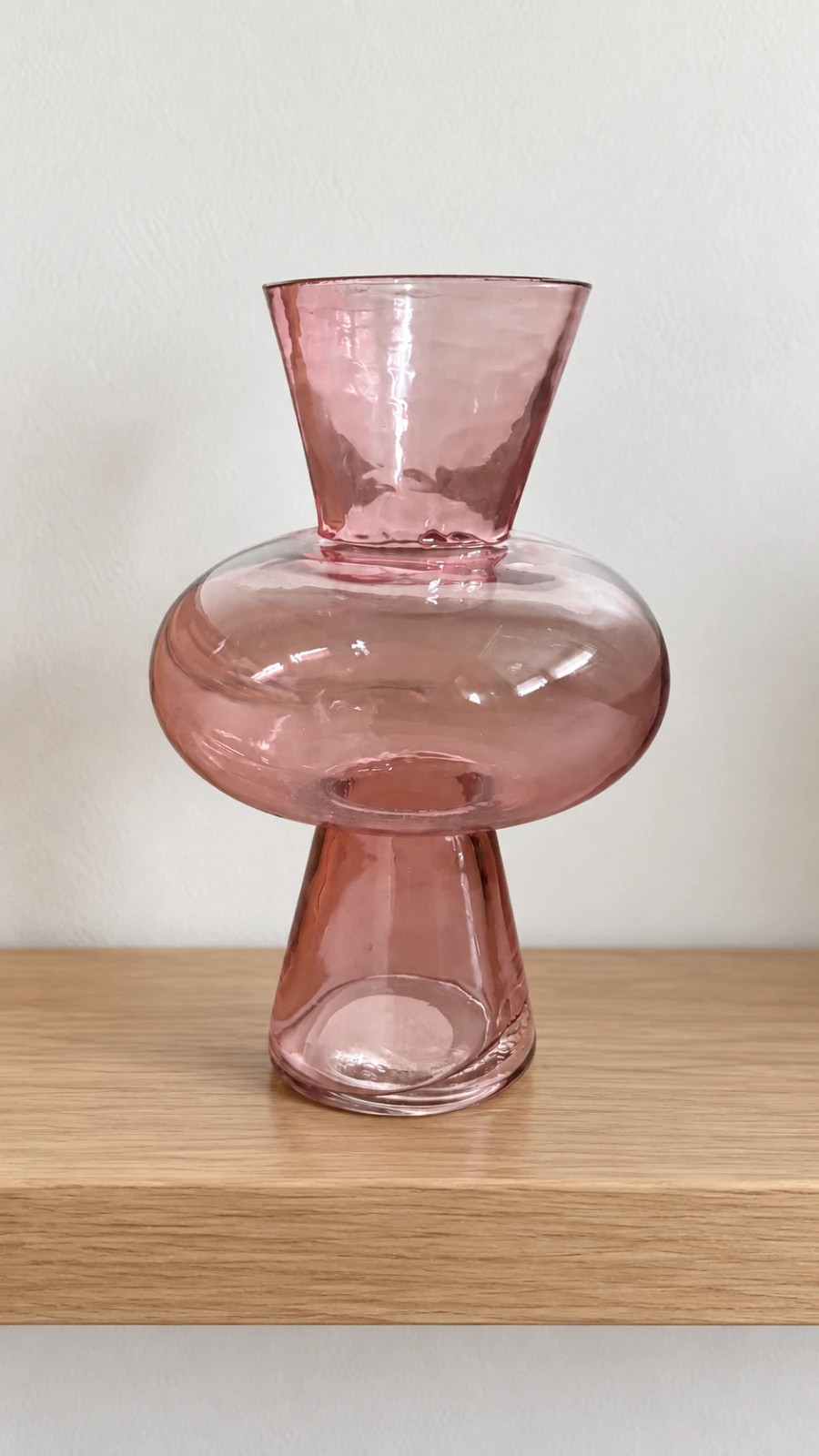 Vase en verre rose sculpturé – Style design / Scandinave / Boho – The Range 4